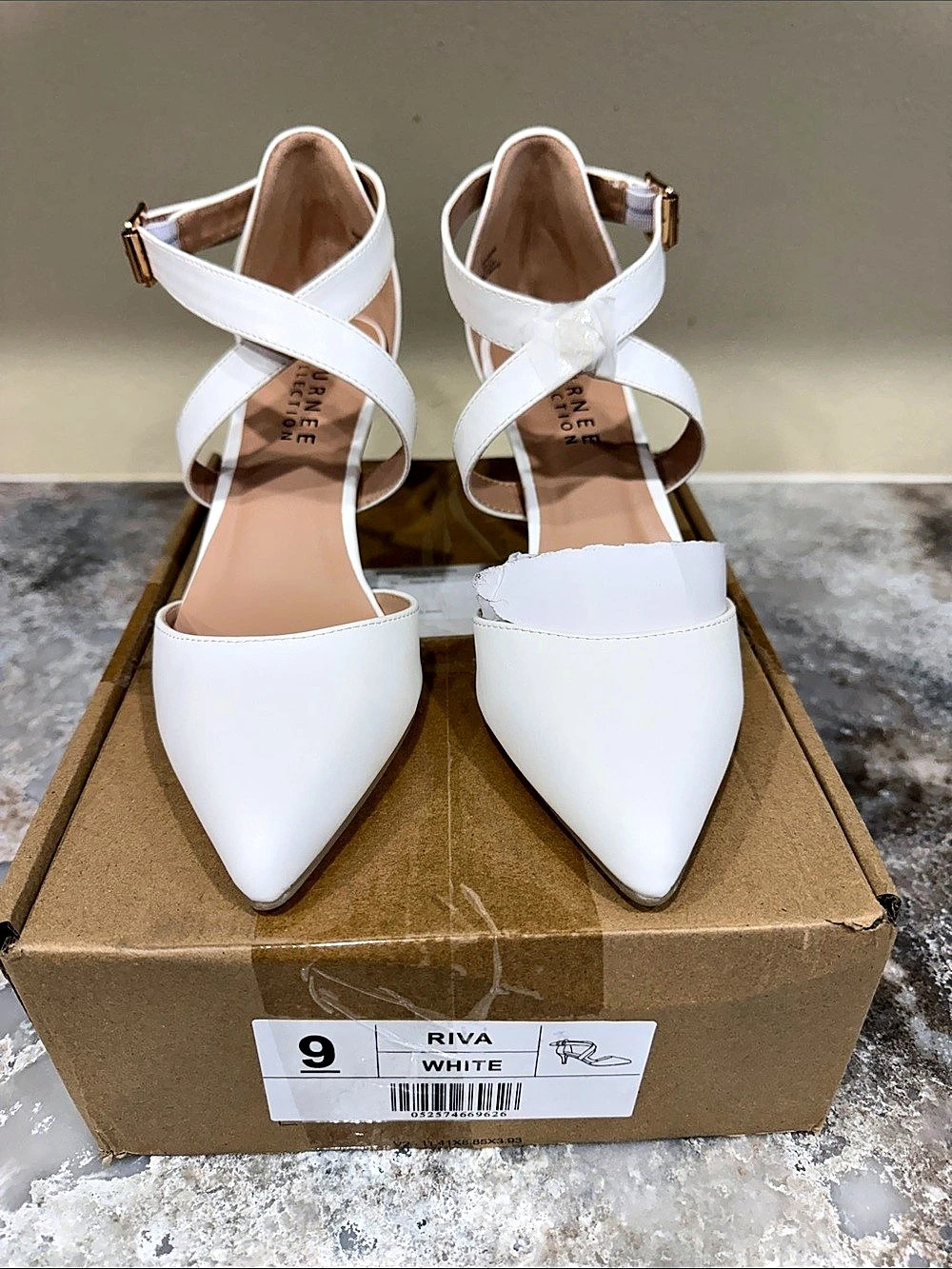 Journee collection Riva Pointed Toe Heels in White US 9 New